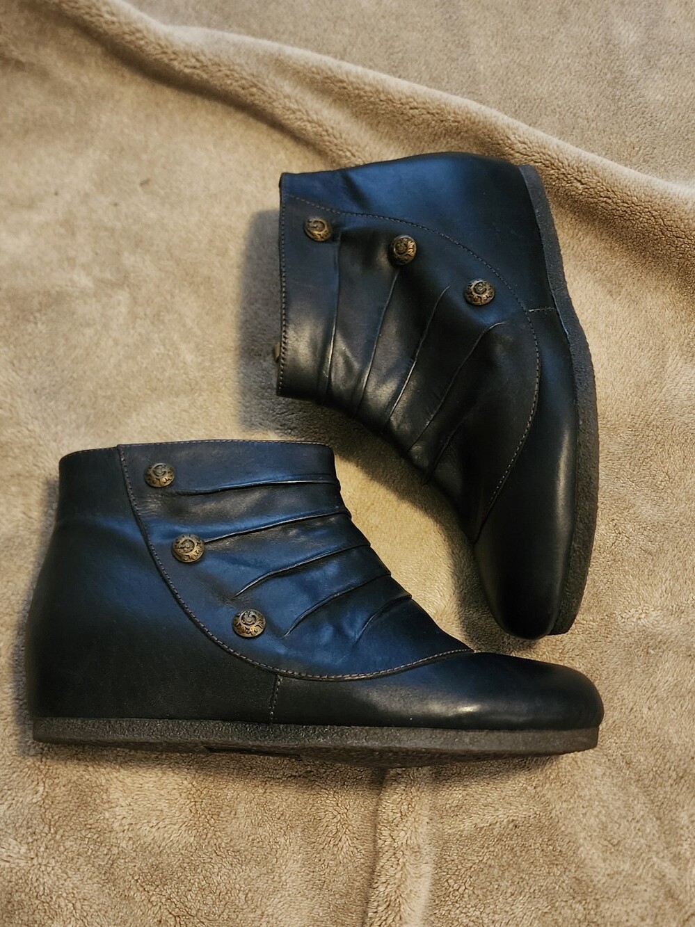 L’Artiste by Spring Step Black Button Ankle Boots • Wedge Heel • Plaid Lining 40